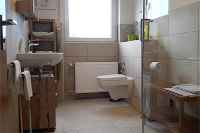 Appartement 43: Bad mit Dusche und WC