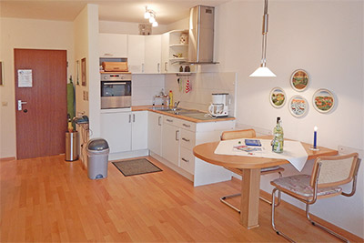 Appartement 44: Wohn- und Schlafraum mit Kochnische